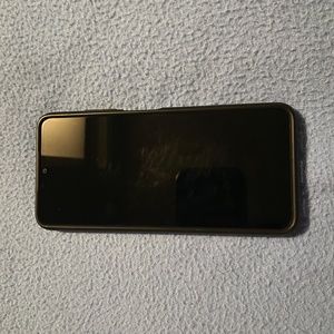 black samsumg phone